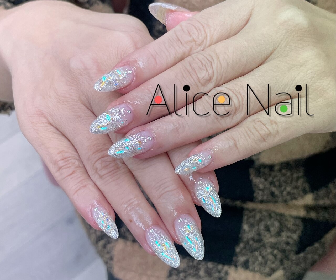 2026年冬トレンド】ラメグラデーションのネイルデザイン集｜人気順