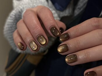 ファボリ ナゴヤ(favori nagoya)の写真/【自他店オフ込み*うるうるマグネット￥7370】ショートネイルとの相性抜群◎角度で変わる繊細な輝きが人気♪