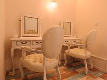 エミルアイラッシュ 東高円寺店(emile EYELASH)/アンティーク調のメイクルーム