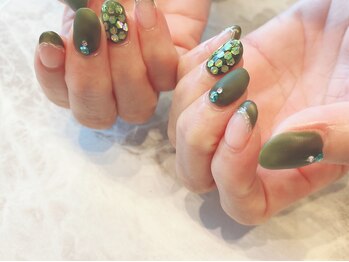 ブレスネイル(brace Nail)/緑のマット×キラキラホロ＋ラメ