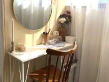 シュテフィ(Steffi)/《サロンの雰囲気》