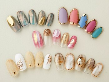 ティアリーネイル コレットマーレ店(Tiary Nail)の写真/POPな極彩色も繊細な手描きアートもお任せ。こだわりを詰め込む高技術×豊富なパーツで理想の指先へ♪