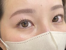 骨格を見極め似合うデザインをご提案するアイブロウも人気★