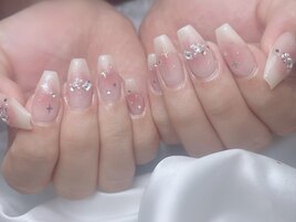 キラッと可愛めチークネイル