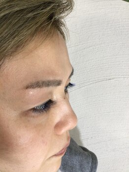 D-マウラニスタイル/目元の色っぽさを追求します