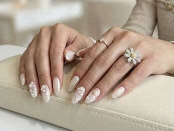 ネイルソファ 西大寺宝来店(nail sofa)の写真/【最旬×オフィス】理想の持ち込みも、ネイリスト作成の新作も。日常に馴染む“絶妙な匙加減”で叶える。