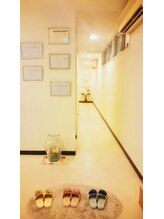 エステティックサロン スウィート(Sweet)/奥行きのあるサロン内。