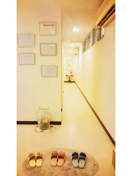 エステティックサロン スウィート(Sweet)/奥行きのあるサロン内。