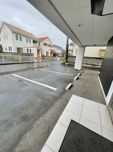 アイサロン ラソ(eye salon lazo)/【外観】駐車場4台完備