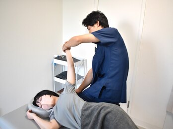 恵比寿にしむら整体院/肩甲骨もしっかりアプローチ