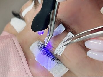ジョリー(joli)の写真/【LEDエクステ導入】従来のグルーより、持続力UP☆ フラット/ボリューム/バインドロック 対応可◎