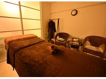 お部屋の中は落ち着きのあるアジアンテイスト。