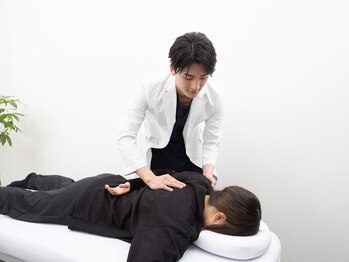 ファミリア整体院 西船橋院の写真/【猫背・反り腰解消】理想の美姿勢を叶える整体￥3980！その他にもお得なクーポンをご用意しています♪