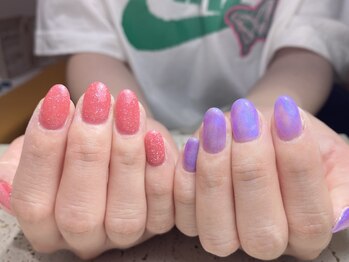 ビューティフルムーン ネイル 本厚木(Beautiful Moon Nail)/左右違いネイル