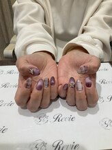 レビー(Revie)/アート