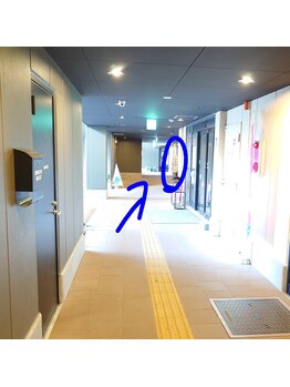 オロチ整体(OROCHI整体)/1階の西側の店舗へ