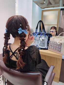 新宿三丁目 amunedat salon ～トータルメイク/ヘア　【4/11 NEW OPEN（予定）】の写真/《ペア予約◎》推し活/結婚式にペアクーポンもご用意！崩れないヘアメイクで何度も写真を撮りたくなる☆