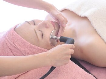 ベルマーノ 薬院店の写真/スキンケアだけでは届かない肌の奥に働きかける！美容温熱機器インディバで明るくなめらかな肌へ導きます♪