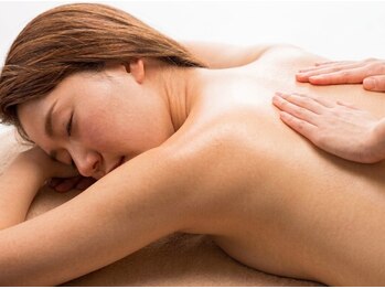 ナースのロミリンパの写真/解剖学に基づく心身の緊張をリセット。深層オイルリンパマッサージ×水素吸入で至福の休息を