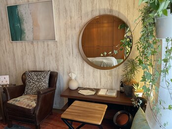 至福のとき 福岡警固店/ドレッサーございます。