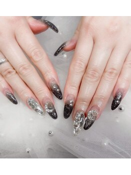 ブラックカラービジューネイル