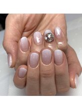 アイリッシュネイル 久屋大通店(Irish Nail)/白グラデーション×ビジュー盛り