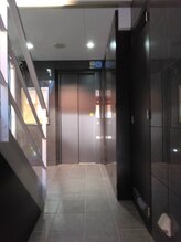 ルポ 神保町 水道橋店(repos)/エレベーターにて2Fへ