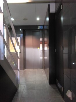 ルポ 神保町 水道橋店(repos)/エレベーターにて2Fへ