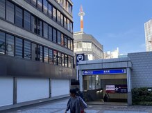 サロンドキャリー/1.左手に交番の方へ～横浜