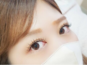 ヌー アイラッシュ デザイン(Nuu eyelash design)の写真/エクステ×パーマの最新技術で根本からしっかり立ち上げ&ボリュームUP!逆まつげの方もエクステがキレイに♪