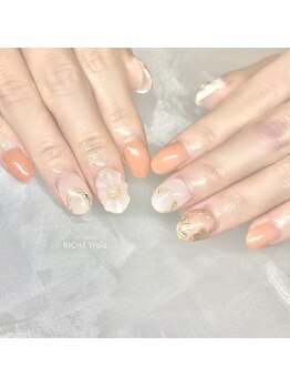 リッシュ トロワ(RICHE trois)/ぷっくりフラワー×上品ミラー