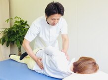 日高カイロプラクティックの雰囲気（広々とした清潔感のある院内でリラックスしながら施術♪）