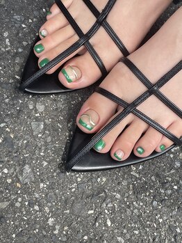 エム(em)/緑フレンチネイル