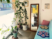 鍼灸整骨院やわら/明るい待合室