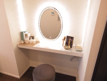 エニ 恵比寿(eni)/お部屋2のメイクスペース♪