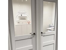 モエバイプティットシュシュ 近鉄八尾(moet. by Petit Chouchou)の雰囲気（綺麗でオシャレな店内♪nailとeyelashお部屋が分かれています☆）