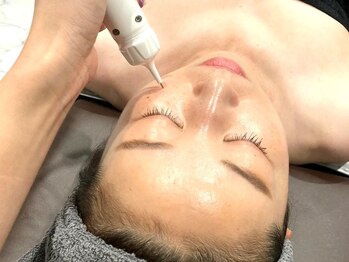 リエート(LIETO)の写真/【筋膜リリース×シミケア】ペンタイプのシミケアと筋膜リリースを組み合わせてシミへの効果をさらにUP！