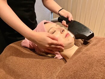 ラヴィッシュ(LAVISH)の写真/【ご新規様限定！】憧れのうる艶美肌★毛穴吸引と光フェイシャルの贅沢セットで、気になる肌悩みをケア♪