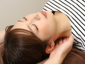 ひじ鍼灸整骨院の写真/PC、スマホによる首の疲れや痛みがある方にオススメ！当院人気クーポン首肩ケアで頭痛や肩こり改善も◎