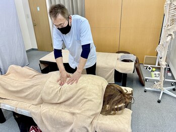 プロのほぐし/施術風景(秋間)