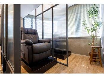 コト 代官山(coto)/隣とのパーテーションあり