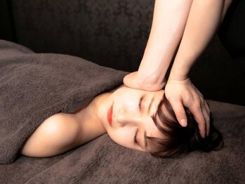 リラクゼーションサロン オーロラ(relaxation SALON Aurora)の写真/速攻小顔♪都度払いOK【小顔矯正+選べるオプション★70分¥6900】広がった横幅もキュッ！エラ&たるみも改善