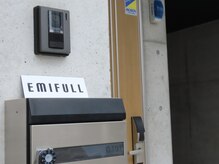 エミフル(EMIFULL)/ポスト上の看板が目印です