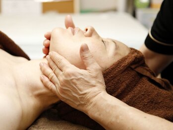 ユンヌフレーズ(unefraise)の写真/カイロ整体を受けながら“贅沢ケア”メニューで、毎日頑張る自分にご褒美をプレゼントしませんか?