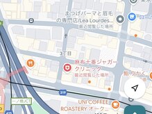 新一ノ橋の交差点より徒歩3分。東麻布の法務局の目の前のビル!