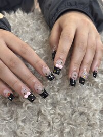 カラフルなストーンで華やかに！