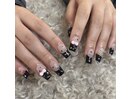 カラフルなストーンで華やかに！