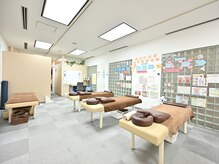 サンライズ鍼灸整骨院 淀屋橋院の雰囲気（仕切りがなくアットホームな空間になります。）