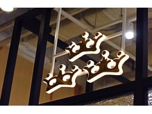 マミュ 新宿マルイ本館店(MAMEW)/王冠マークのサインが目印！