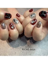 朱殷カラーの韓国ネイル